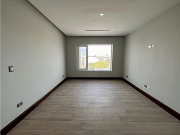Distinguida residencia con Recámara planta baja. Zona Exclusiva.