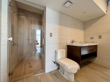 Distinguida residencia con Recámara planta baja. Zona Exclusiva.