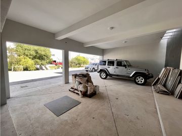 Distinguida residencia con Recámara planta baja. Zona Exclusiva.