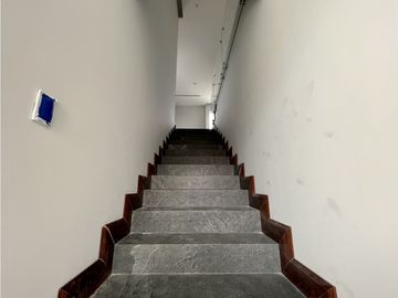 Distinguida residencia con Recámara planta baja. Zona Exclusiva.