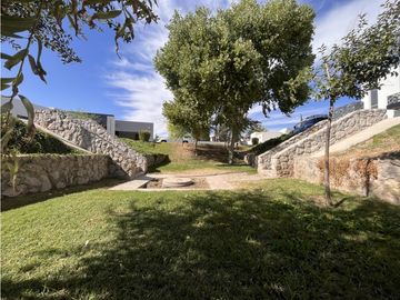 Distinguida residencia con Recámara planta baja. Zona Exclusiva.