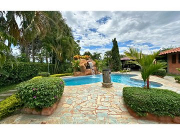Casa campestre en venta vía La Palmera, Tulúa, Valle del Cauca