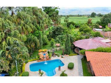 Casa campestre en venta vía La Palmera, Tulúa, Valle del Cauca