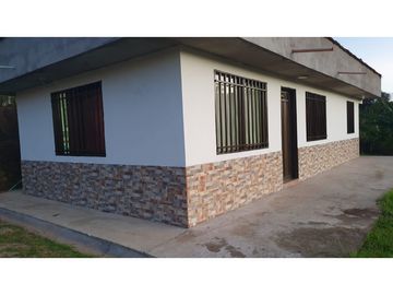 DISFRUTA DE LA NATURALEZA Y SU EXPLENDOR EN EL PEÑOL, CASA CAMPESTRE