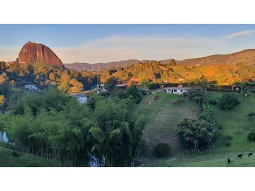 DISFRUTA DE LA NATURALEZA Y SU EXPLENDOR EN EL PEÑOL, CASA CAMPESTRE