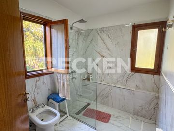 Casa en venta Lomas de la Carolina dormitorios en planta baja