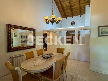 Casa en venta Lomas de la Carolina dormitorios en planta baja
