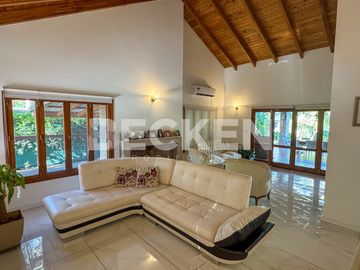 Casa en venta Lomas de la Carolina dormitorios en planta baja