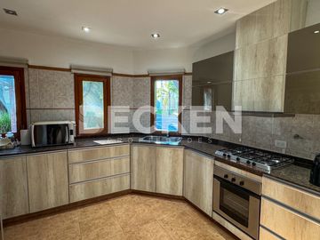 Casa en venta Lomas de la Carolina dormitorios en planta baja