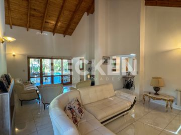 Casa en venta Lomas de la Carolina dormitorios en planta baja