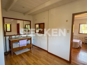 Casa en venta Lomas de la Carolina dormitorios en planta baja