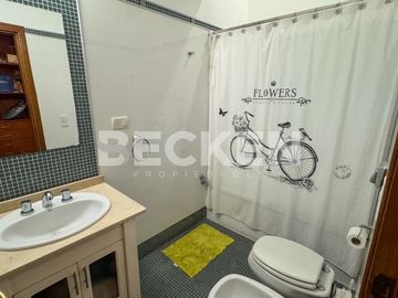 Casa en venta Lomas de la Carolina dormitorios en planta baja