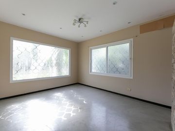 Venta Casa de 4 ambientes Ubicada en Country Terravista, Zona Oeste.