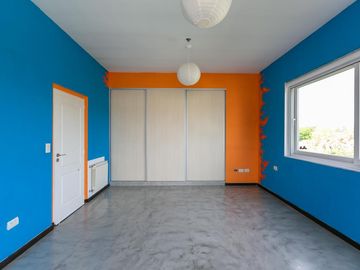 Venta Casa de 4 ambientes Ubicada en Country Terravista, Zona Oeste.