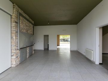 Venta Casa de 4 ambientes Ubicada en Country Terravista, Zona Oeste.