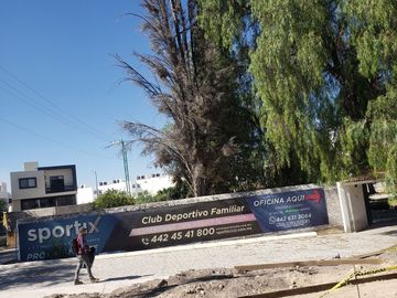 CASAS EN VENTA EN CORREGIDORA EN HACIENDA CARLOTA CON RECAMARA EN PB
