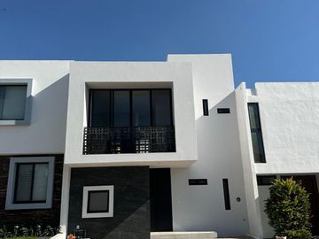 CASA NUEVA EN VENTA EN SENDEROS DE MONTEVERDE