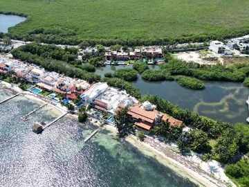 CASA FRENTE A LAGUNA EN CANCUN 4 RECAMARAS COLDWELL BANKER