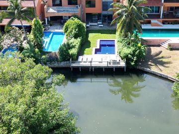 CASA FRENTE A LAGUNA EN CANCUN 4 RECAMARAS COLDWELL BANKER