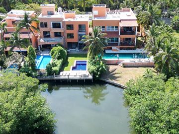 CASA FRENTE A LAGUNA EN CANCUN 4 RECAMARAS COLDWELL BANKER