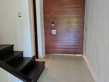 CASA FRENTE A LAGUNA EN CANCUN 4 RECAMARAS COLDWELL BANKER