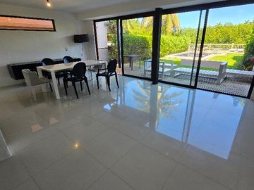 CASA FRENTE A LAGUNA EN CANCUN 4 RECAMARAS COLDWELL BANKER