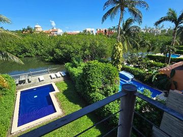 CASA FRENTE A LAGUNA EN CANCUN 4 RECAMARAS COLDWELL BANKER