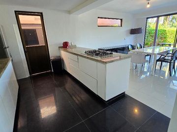 CASA FRENTE A LAGUNA EN CANCUN 4 RECAMARAS COLDWELL BANKER