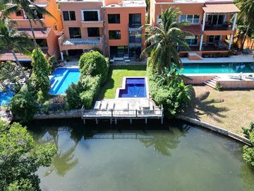 CASA FRENTE A LAGUNA EN CANCUN 4 RECAMARAS COLDWELL BANKER