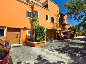 CASA FRENTE A LAGUNA EN CANCUN 4 RECAMARAS COLDWELL BANKER
