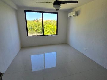 CASA FRENTE A LAGUNA EN CANCUN 4 RECAMARAS COLDWELL BANKER