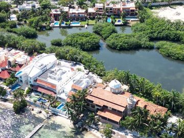 CASA FRENTE A LAGUNA EN CANCUN 4 RECAMARAS COLDWELL BANKER