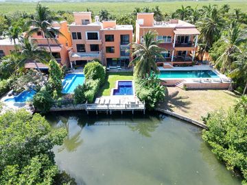 CASA FRENTE A LAGUNA EN CANCUN 4 RECAMARAS COLDWELL BANKER