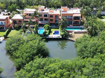 CASA FRENTE A LAGUNA EN CANCUN 4 RECAMARAS COLDWELL BANKER