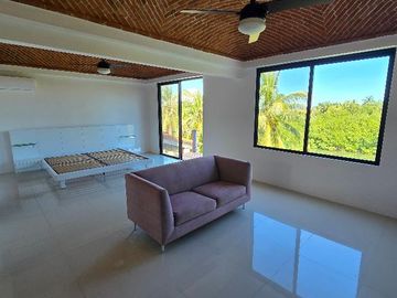 CASA FRENTE A LAGUNA EN CANCUN 4 RECAMARAS COLDWELL BANKER