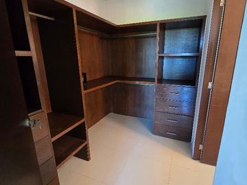 CASA FRENTE A LAGUNA EN CANCUN 4 RECAMARAS COLDWELL BANKER