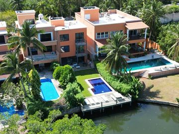 CASA FRENTE A LAGUNA EN CANCUN 4 RECAMARAS COLDWELL BANKER