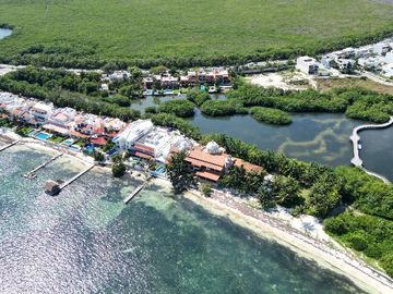CASA FRENTE A LAGUNA EN CANCUN 4 RECAMARAS COLDWELL BANKER