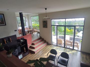 A 10 minutos de Guayllabamba, Venta casa moderna a en ambiente campestre