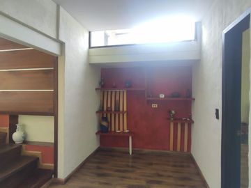 A 10 minutos de Guayllabamba, Venta casa moderna a en ambiente campestre