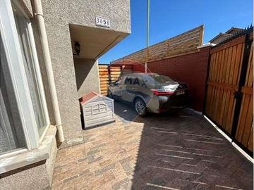 Casa esquina de 2 pisos