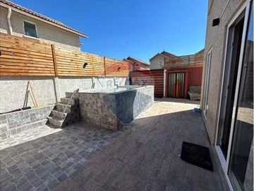 Casa esquina de 2 pisos