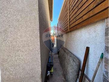 Casa esquina de 2 pisos