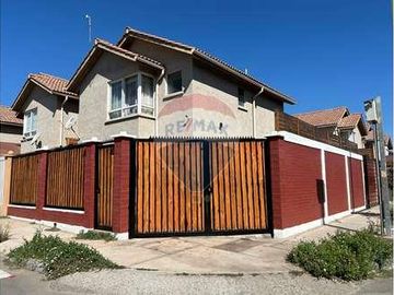Casa esquina de 2 pisos