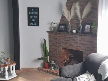 Casa en venta - 3 Dormitorios 2 Baños - Cochera - 260Mts2 - Merlo Oeste