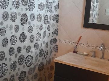 Casa en venta - 3 Dormitorios 2 Baños - Cochera - 260Mts2 - Merlo Oeste