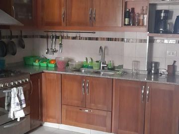 Casa en venta - 3 Dormitorios 2 Baños - Cochera - 260Mts2 - Merlo Oeste