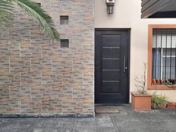 Casa en venta - 3 Dormitorios 2 Baños - Cochera - 260Mts2 - Merlo Oeste