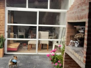 Casa en venta - 3 Dormitorios 2 Baños - Cochera - 260Mts2 - Merlo Oeste