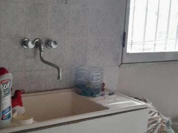 Casa en venta - 3 Dormitorios 2 Baños - Cochera - 260Mts2 - Merlo Oeste